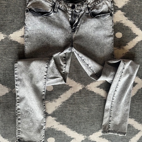 No Boundaries Distressed Skinny Jeans - Picture 2 of 3